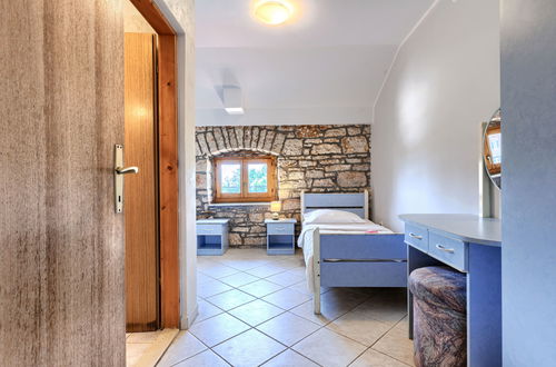 Foto 40 - Casa de 6 quartos em Višnjan com piscina privada e jardim