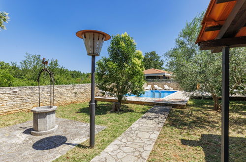 Foto 16 - Casa de 6 quartos em Višnjan com piscina privada e jardim