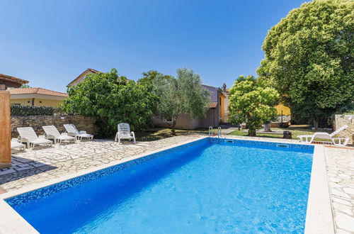 Foto 1 - Casa de 6 quartos em Višnjan com piscina privada e jardim