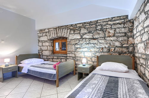 Foto 36 - Casa de 6 quartos em Višnjan com piscina privada e jardim