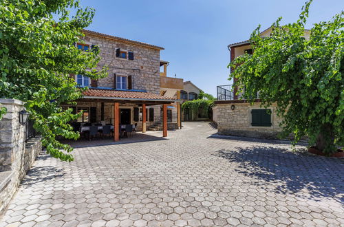 Foto 21 - Casa de 6 quartos em Višnjan com piscina privada e jardim