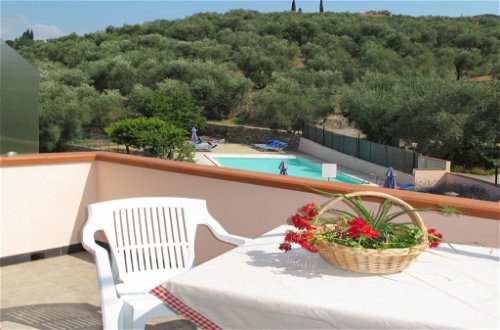 Photo 3 - Appartement de 1 chambre à Diano Castello avec piscine et vues à la mer