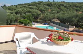Foto 3 - Apartamento de 1 habitación en Diano Castello con piscina y vistas al mar