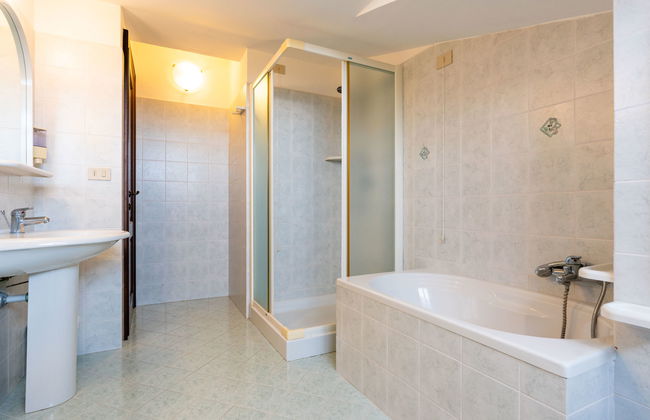 Apartamento de 2 quartos em Diano Castello com piscina e jardim - Foto 15