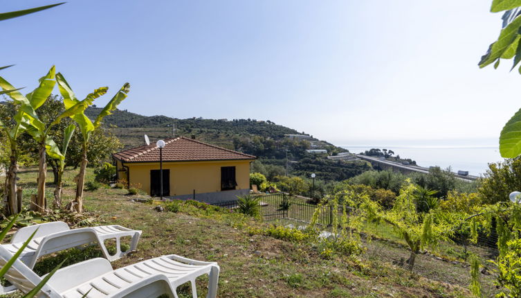 Foto 1 - Casa de 2 habitaciones en San Lorenzo al Mare con jardín y vistas al mar
