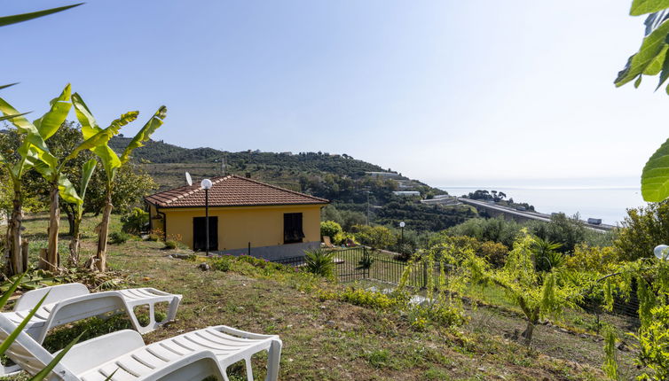 Foto 1 - Casa de 2 quartos em San Lorenzo al Mare com jardim e terraço