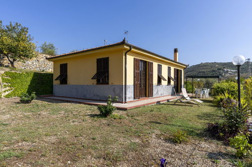 Foto 19 - Haus mit 2 Schlafzimmern in San Lorenzo al Mare mit garten und blick aufs meer