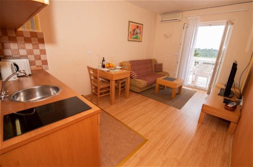Foto 13 - Appartamento con 1 camera da letto a Makarska con vista mare