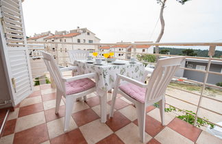 Foto 1 - Apartamento de 1 habitación en Makarska con vistas al mar