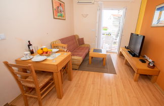 Foto 2 - Apartamento de 1 habitación en Makarska