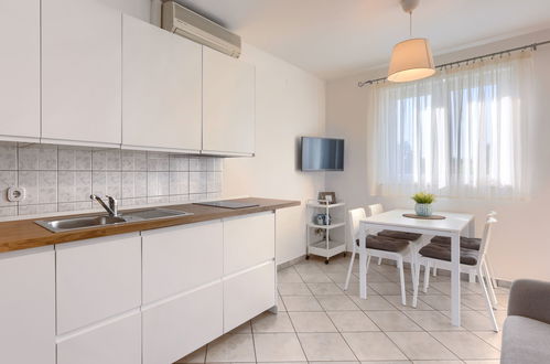 Foto 6 - Apartamento de 2 quartos em Tar-Vabriga com piscina e jardim