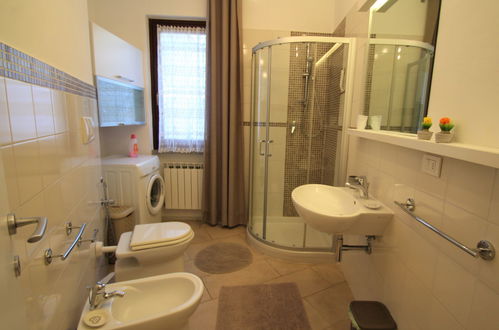 Photo 16 - 2 bedroom Apartment in Sestri Levante with garden and terrace