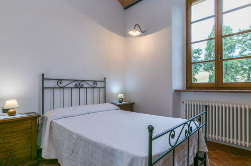 Photo 14 - 2 bedroom Apartment in Volterra with swimming pool and garden