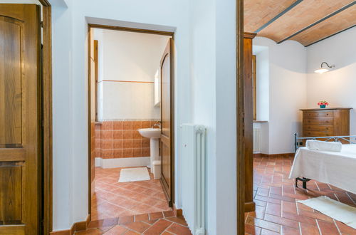 Photo 11 - 2 bedroom Apartment in Volterra with swimming pool and garden