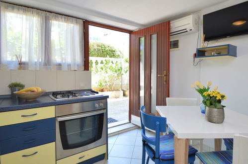 Foto 7 - Apartamento de 2 quartos em Sibenik com jardim e terraço