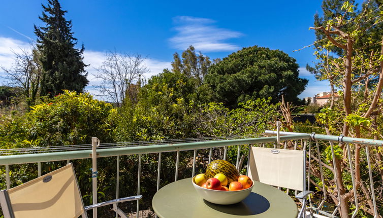 Photo 1 - Appartement de 2 chambres à Le Lavandou avec jardin et vues à la mer