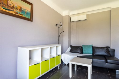 Foto 9 - Appartamento con 2 camere da letto a Le Lavandou con giardino e vista mare