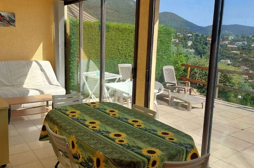 Photo 15 - 1 bedroom Apartment in Cavalaire-sur-Mer with swimming pool and terrace