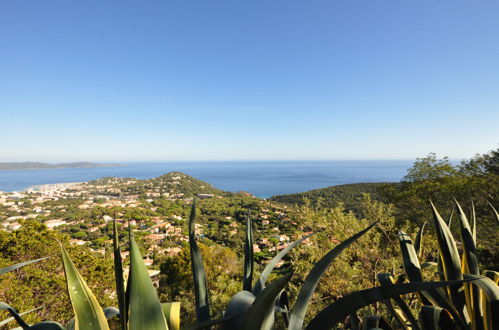 Foto 17 - Apartment mit 1 Schlafzimmer in Cavalaire-sur-Mer mit schwimmbad und blick aufs meer