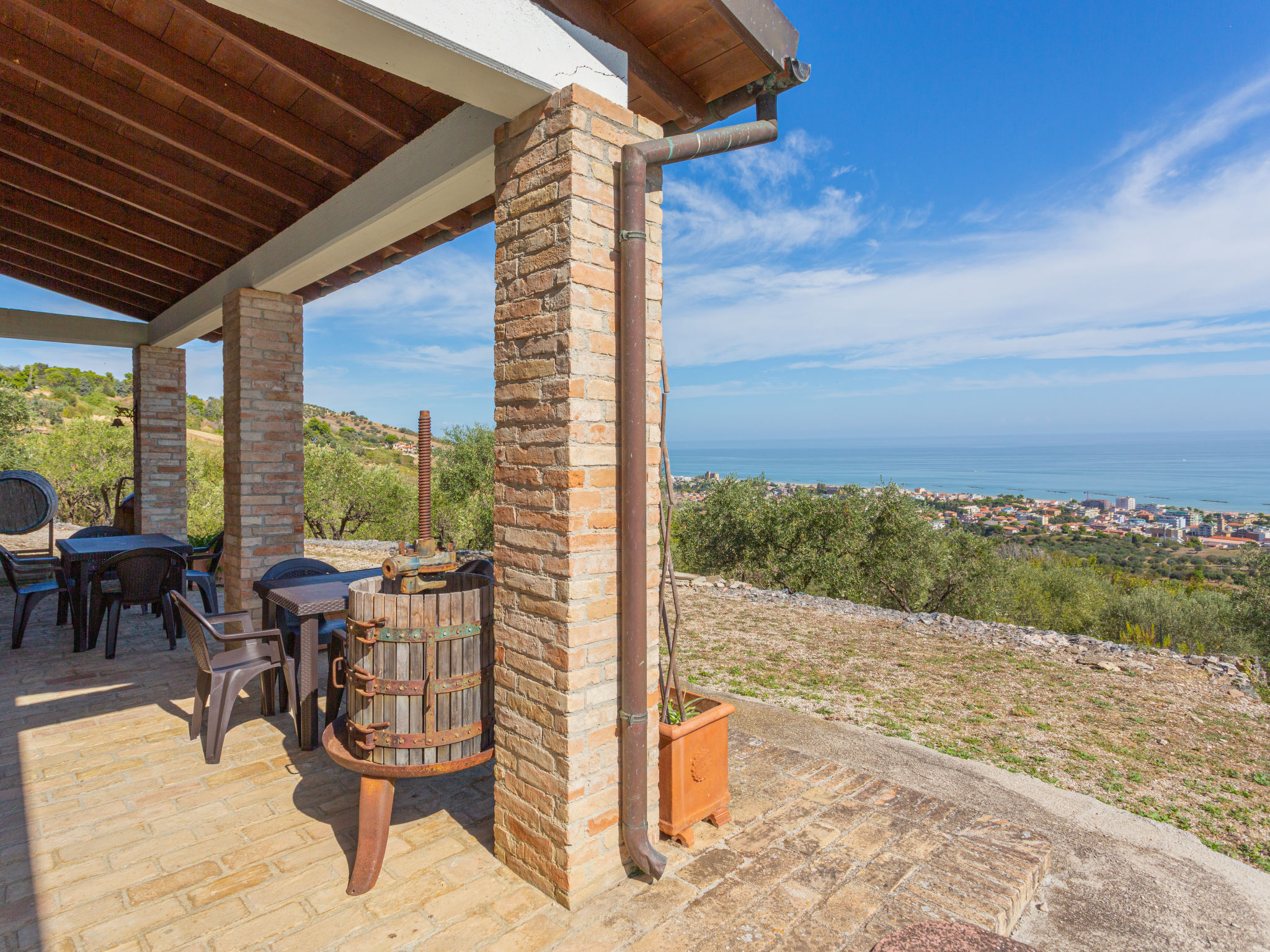 Photo 2 - Maison de 1 chambre à Roseto degli Abruzzi avec jardin et vues à la mer