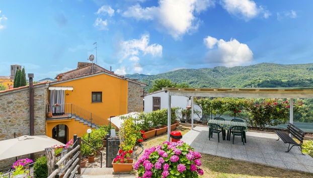 Apartamento de 3 quartos em Pescia com piscina e jardim - Foto 2