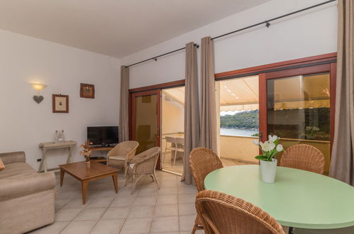 Foto 5 - Appartamento con 1 camera da letto a Golfo Aranci con piscina e vista mare