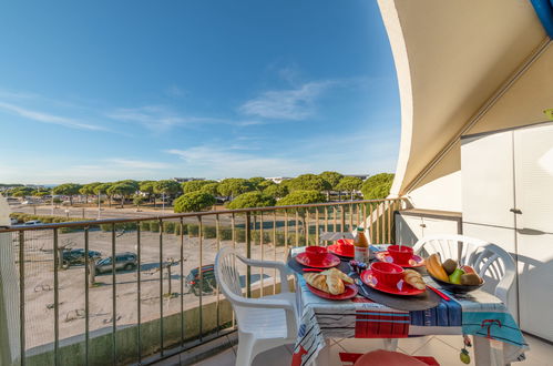 Foto 3 - Appartamento a Le Grau-du-Roi con piscina e vista mare