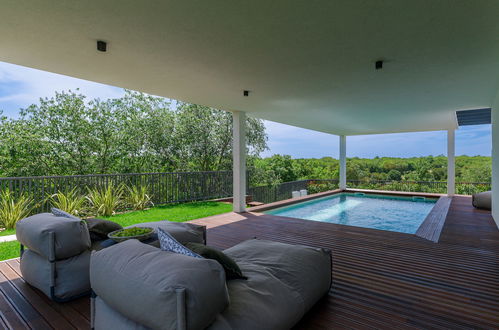 Photo 2 - Maison de 2 chambres à Bale avec piscine privée et jardin