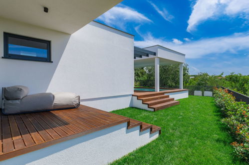 Photo 21 - Maison de 2 chambres à Bale avec piscine privée et jardin