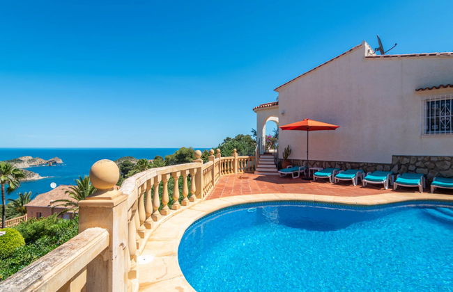 Casa de 4 quartos em Jávea com piscina privada e jardim - Foto 2