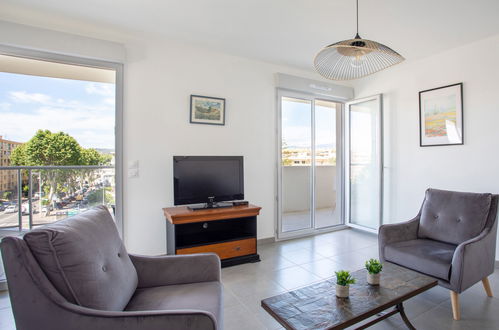 Foto 7 - Apartamento de 2 habitaciones en Cagnes-sur-Mer con terraza y vistas al mar