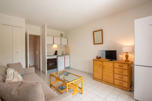 Foto 6 - Apartment mit 1 Schlafzimmer in Cavalaire-sur-Mer mit schwimmbad und blick aufs meer