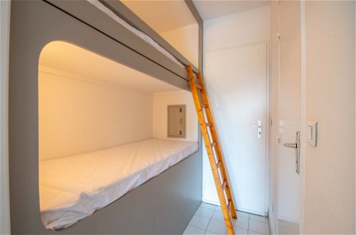 Foto 4 - Appartamento con 1 camera da letto a Cavalaire-sur-Mer con piscina e vista mare