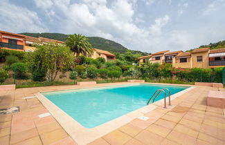 Foto 1 - Appartamento con 1 camera da letto a Cavalaire-sur-Mer con piscina e giardino