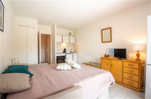 Foto 8 - Appartamento con 1 camera da letto a Cavalaire-sur-Mer con piscina e vista mare
