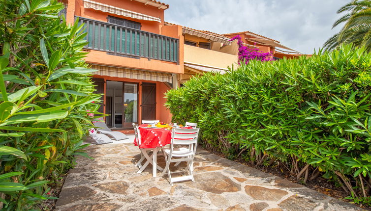 Foto 1 - Appartamento con 1 camera da letto a Cavalaire-sur-Mer con piscina e vista mare