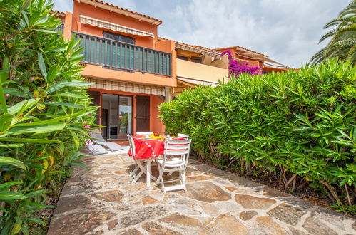 Foto 1 - Appartamento con 1 camera da letto a Cavalaire-sur-Mer con piscina e vista mare