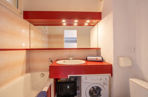 Foto 12 - Apartamento de 1 habitación en Cavalaire-sur-Mer con piscina y vistas al mar