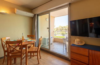 Foto 3 - Appartamento con 1 camera da letto a Hyères con terrazza e vista mare