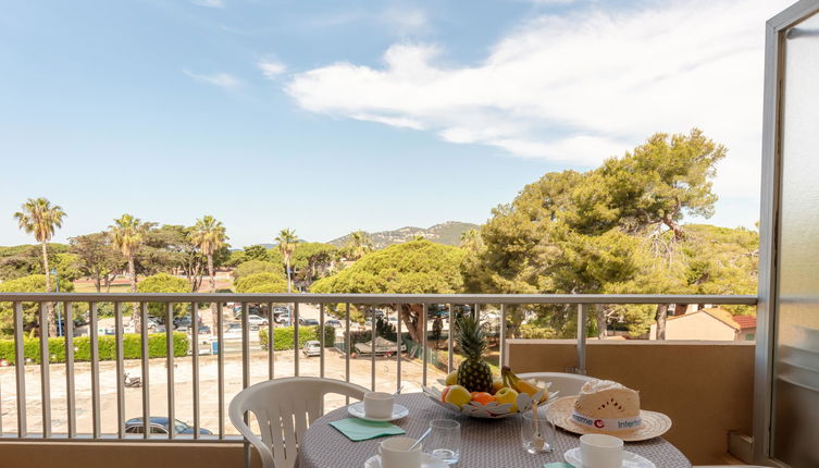 Foto 1 - Appartamento con 1 camera da letto a Hyères con terrazza e vista mare