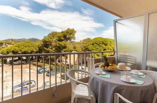 Foto 11 - Apartamento de 1 habitación en Hyères con terraza y vistas al mar