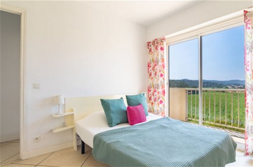 Foto 4 - Apartamento de 1 habitación en Le Lavandou con jardín y vistas al mar
