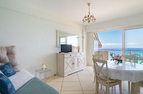 Photo 3 - 1 bedroom Apartment in Le Lavandou with garden and sea view