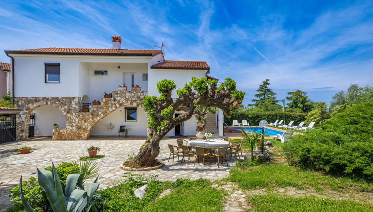 Foto 1 - Casa con 4 camere da letto a Poreč con piscina privata e giardino