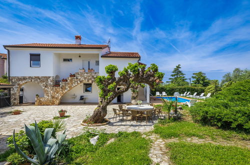 Foto 1 - Casa con 4 camere da letto a Poreč con piscina privata e giardino