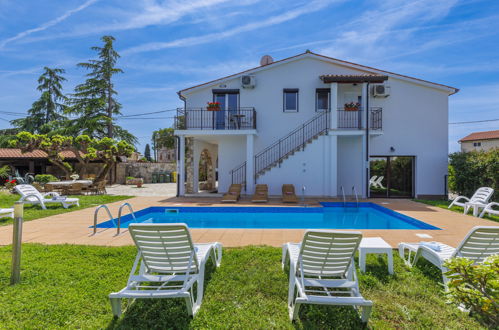 Foto 12 - Casa de 4 quartos em Poreč com piscina privada e jardim