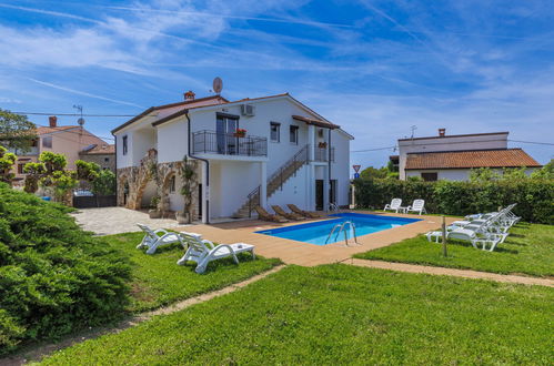 Foto 14 - Casa de 4 quartos em Poreč com piscina privada e jardim