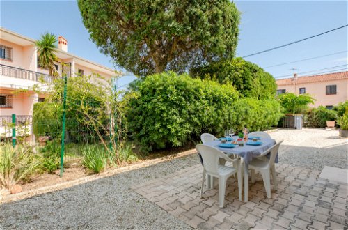 Foto 14 - Appartamento con 1 camera da letto a Fréjus con giardino e vista mare