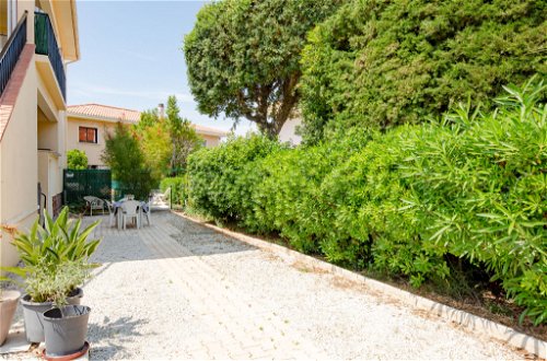 Foto 15 - Appartamento con 1 camera da letto a Fréjus con giardino e vista mare