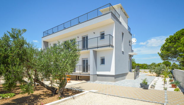 Apartamento de 4 quartos em Pakoštane com piscina e jardim - Foto 4